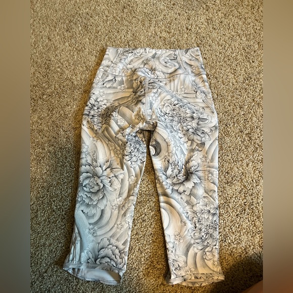 Wunder Under Cropped High Rise - Picture 3 of 3